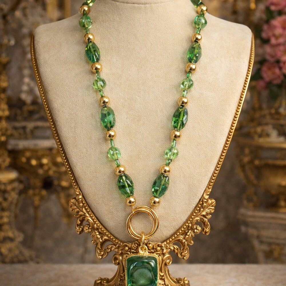 Southern Glitz Emerald Spring Necklace – St. Patrick’s Day Green Crystal & Gold